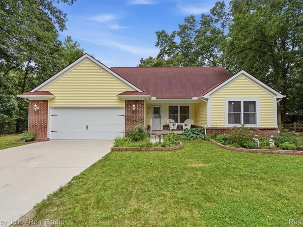 10557 Monticello Rd, Pinckney, MI 48169