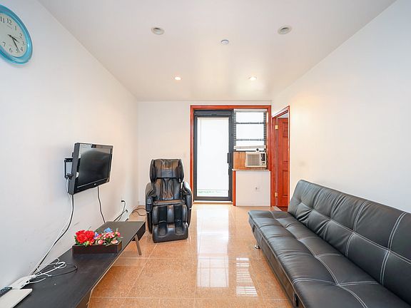 2nd image of 366 Kings Hwy #5D