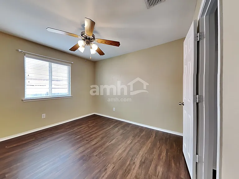925 Hawthorne Rd — Photo 15