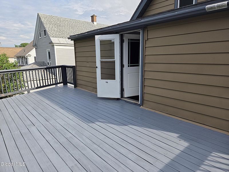 5th image of 212 Burwell Street