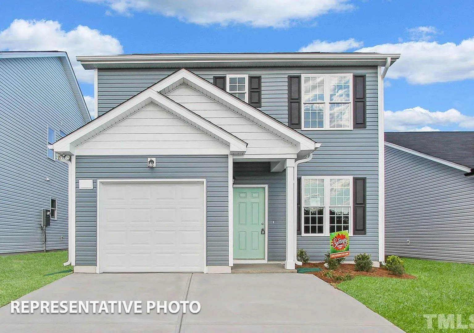 Gorgeous, like-new 3 bedroom, 2 1/2 bath home! — Photo 1