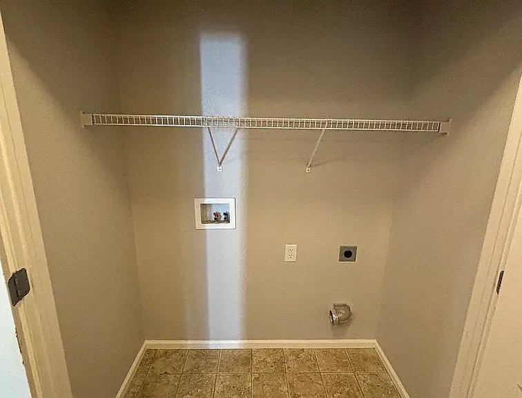 1713 Reilly Grv — Photo 3