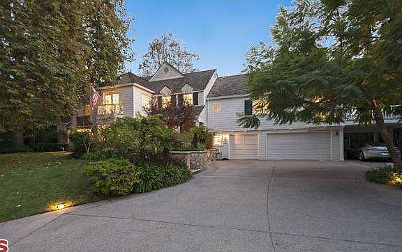 2nd image of 12630 Mulholland Dr