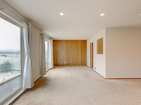 4th image of 539 37th Ave
