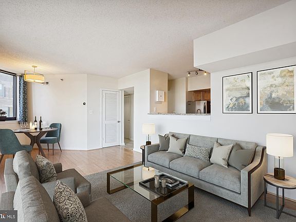 3rd image of 1001 N Randolph St APT 822