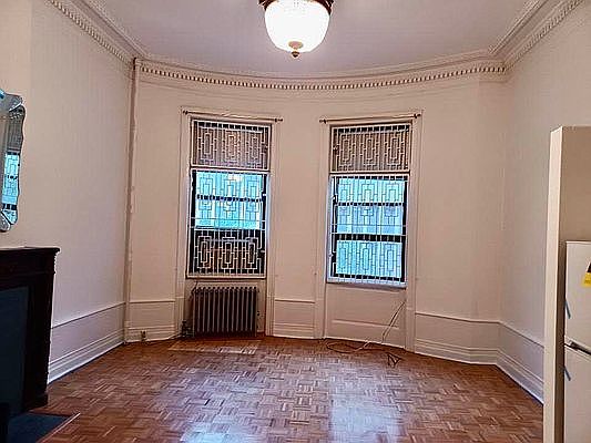 3rd image of 261 W 70th St #2F