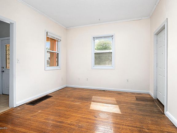 3rd image of 804 Lake Dr SE