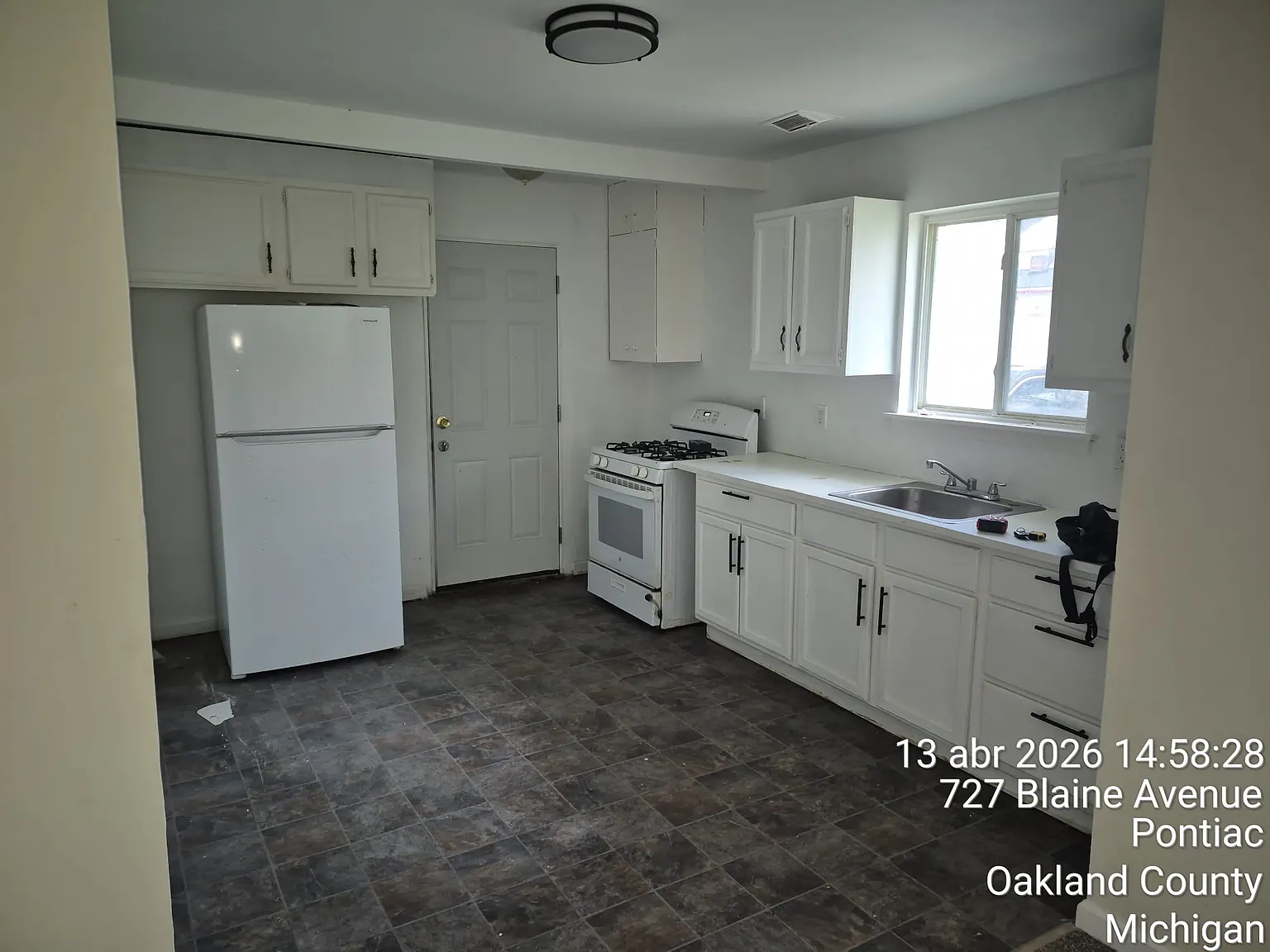 3 bed, 865 sqft, $1,499 — Photo 2