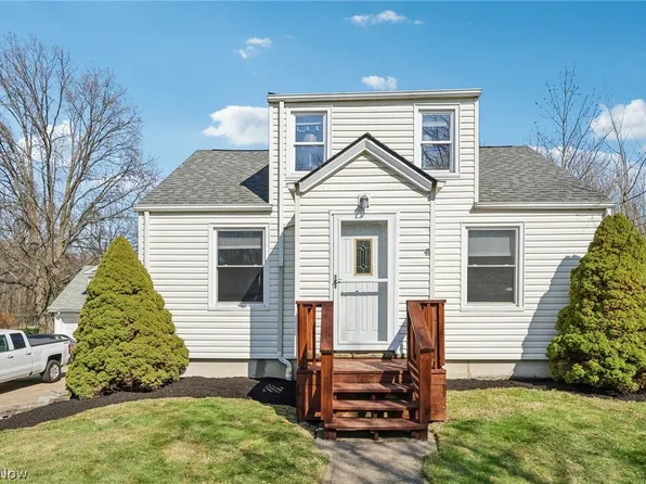 2825 Orchard Dr, Willoughby Hills, OH 44092