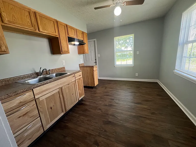 1731 Sonne Ave — Photo 3
