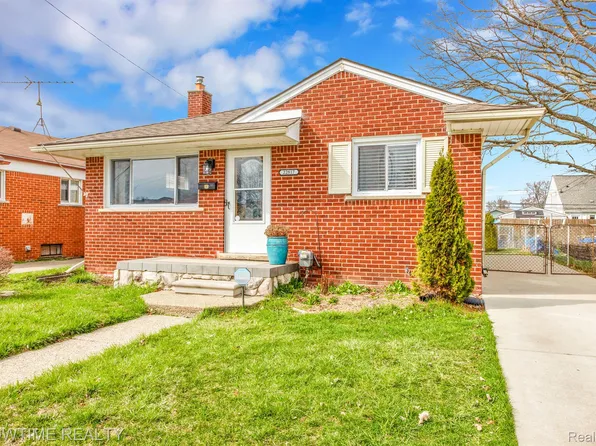 22817 Lake Dr, Saint Clair Shores, MI 48082