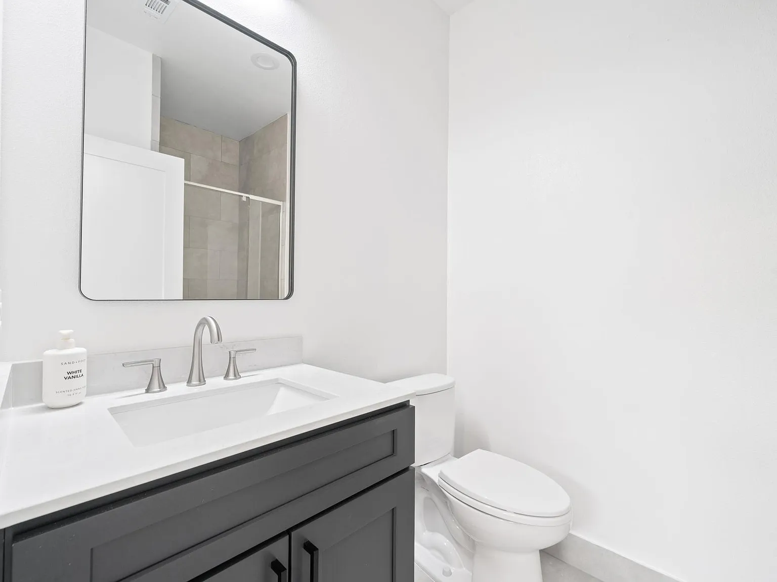 4 bed, 6.0 bath, 2350 sqft, $1,252 — Photo 2