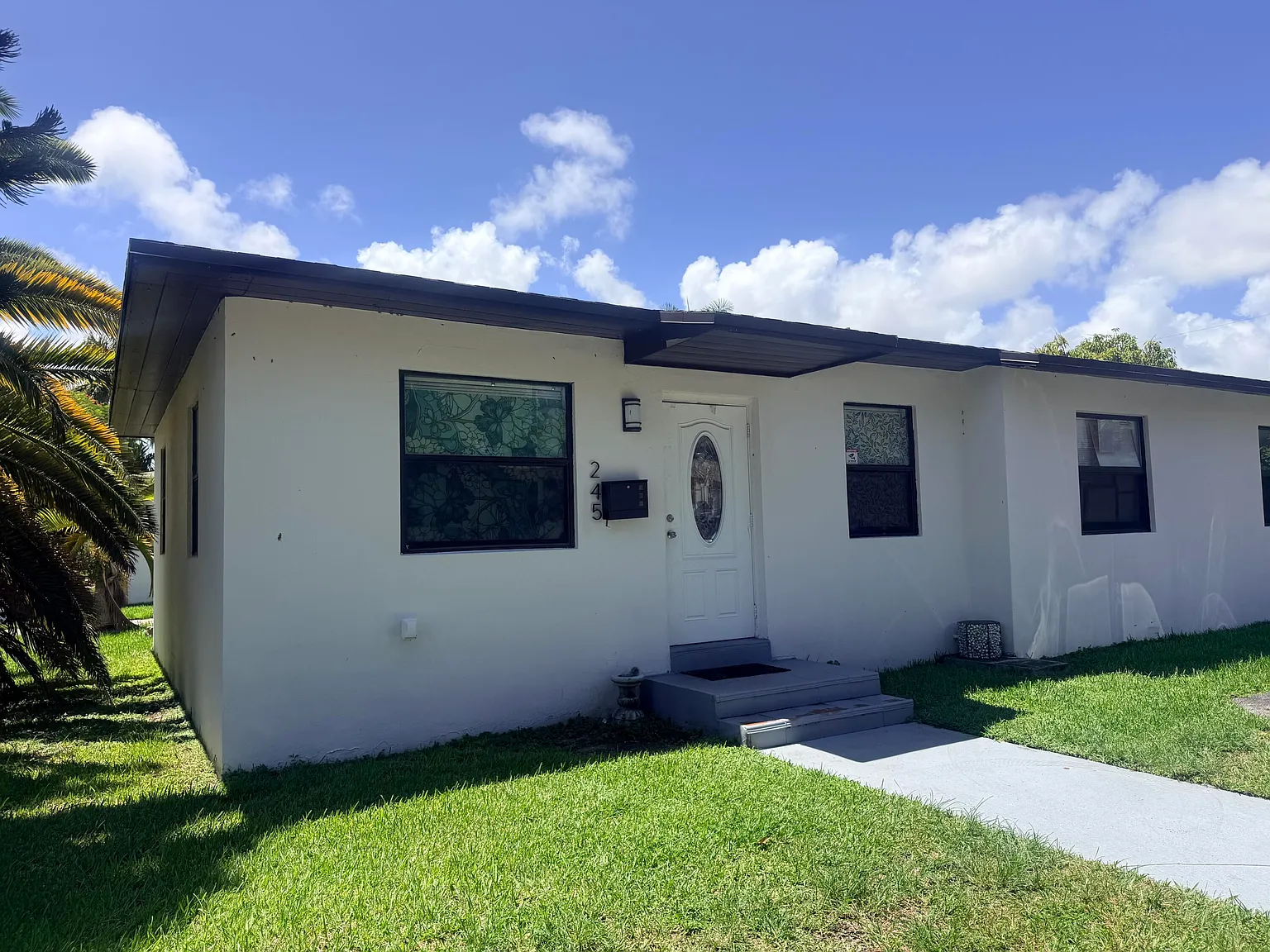 2 bed, 2.0 bath, 900 sqft, $2,600 — Photo 1