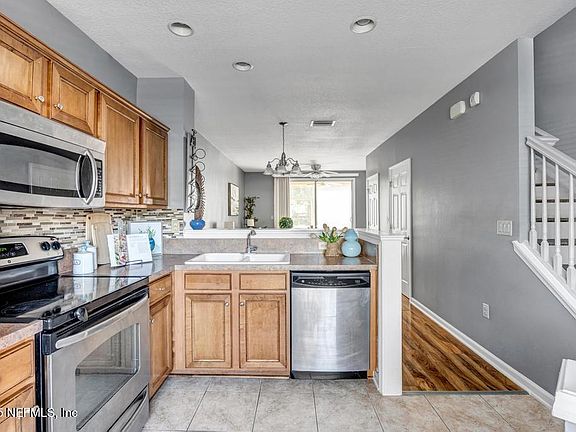 5th image of 8120 SUMMER GATE Court