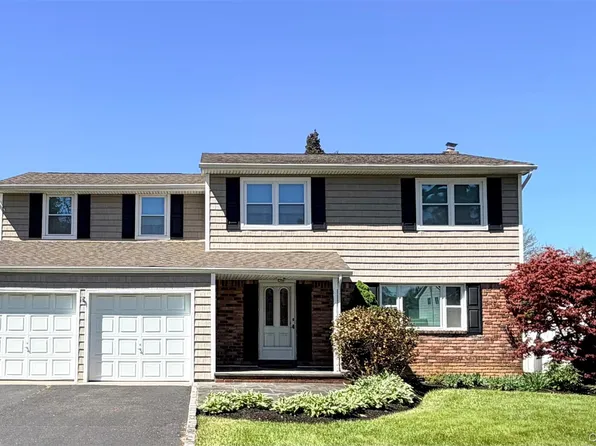 25 Sherry Lane, Hauppauge, NY 11788