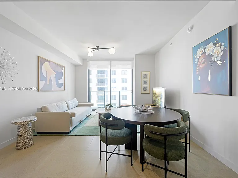 11 NE 6th St #1111 — Photo 5
