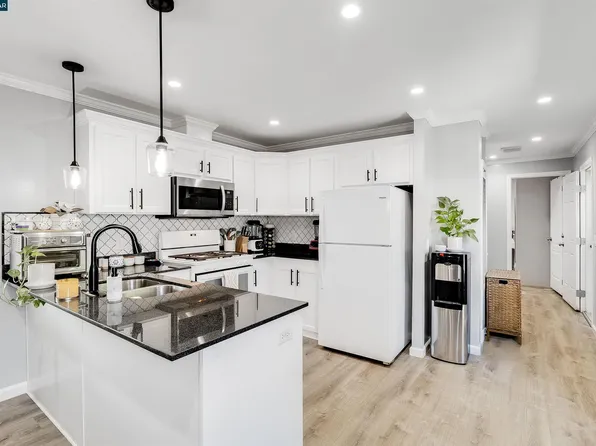 5751 Bridgehead Rd APT 16, Oakley, CA 94561
