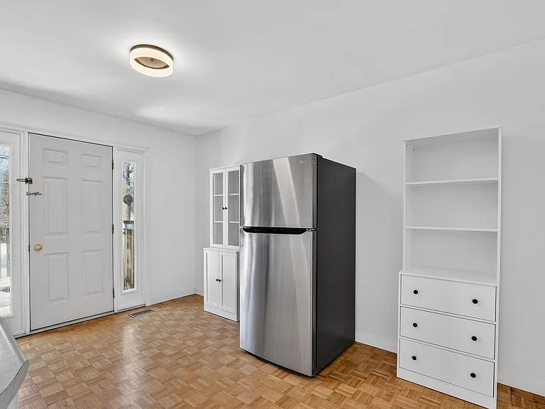 704 Brock St S #2 — Photo 11