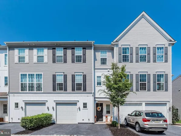 3271 Lark Way, Mechanicsburg, PA 17055