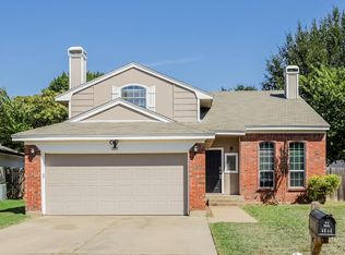 1012 Canary Ln, Mansfield, TX 76063