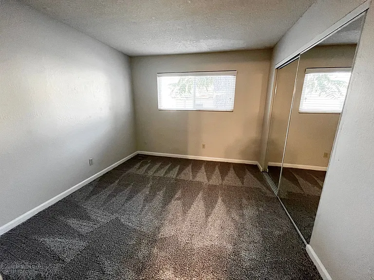2206 V St #12 — Photo 6