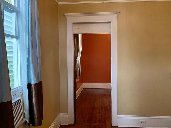 2nd image of 2516 Dryades St