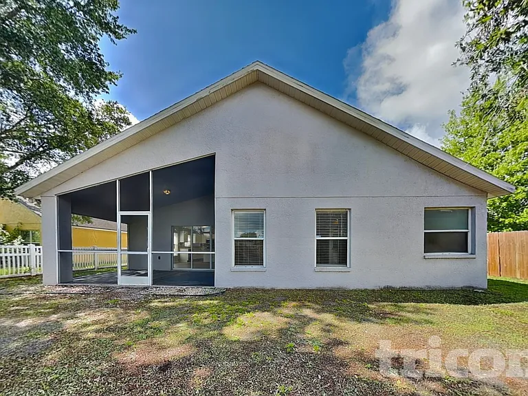 1124 Vinetree Dr — Photo 20