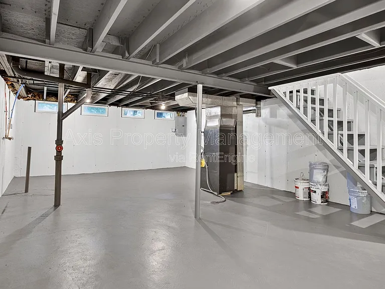 2209 Campus Dr — Photo 17