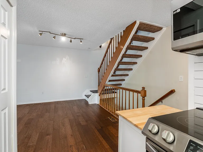 42253 Old Pond Cir — Photo 10