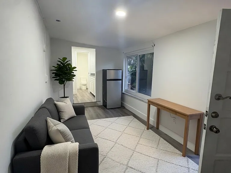 128 NW 9th Ave #5 — Photo 5