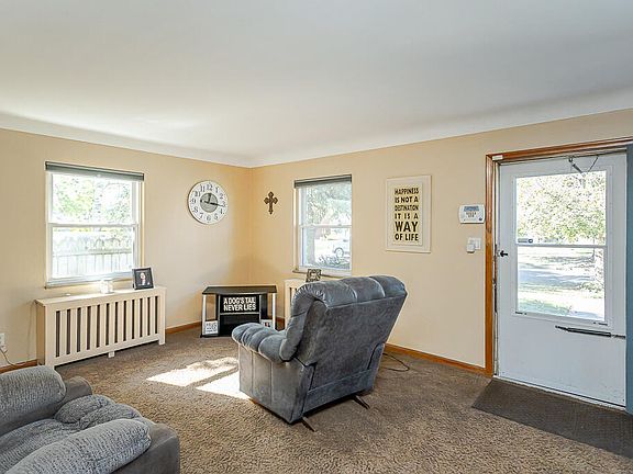 4th image of 4912 Burnham Ave