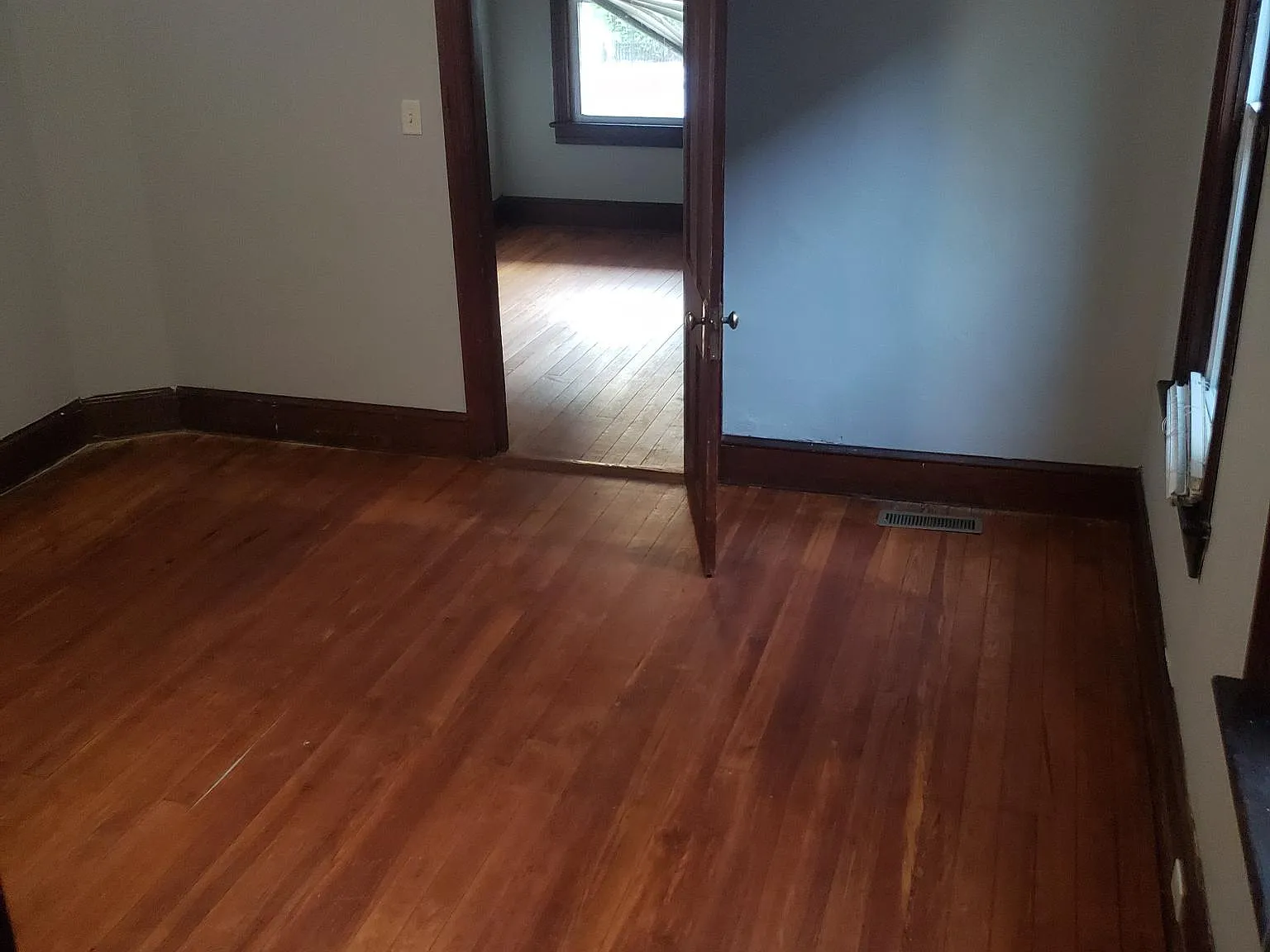 3 bed, 1100 sqft, $1,250 — Photo 3