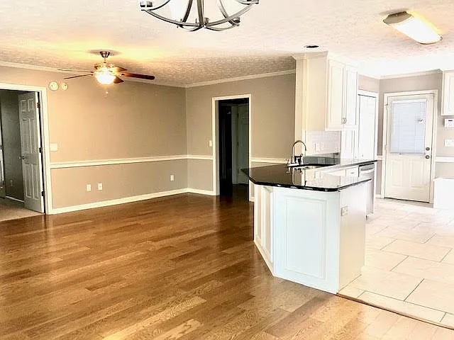 3 bed, 1341 sqft, $1,415 — Photo 3