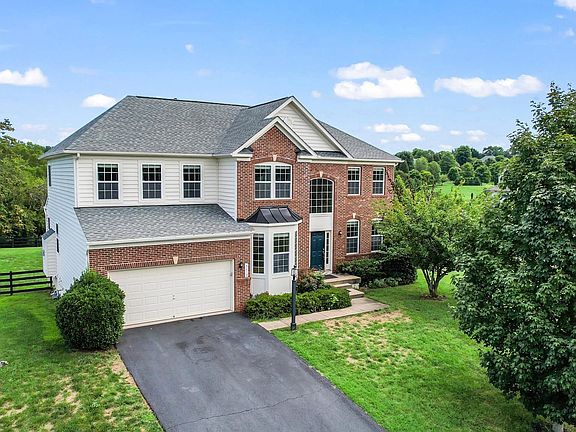 3rd image of 5610 Jamisons Farm Dr