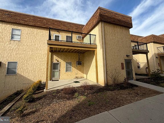 3rd image of 290 W 2nd St #19