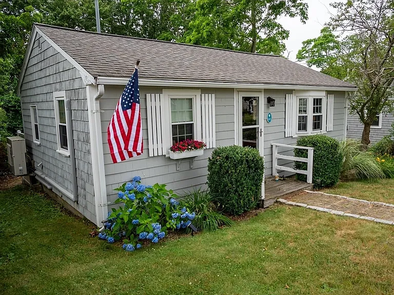 145 Arnold Rd — Photo 1