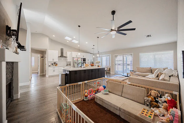904 S Dolphin Dr — Photo 6