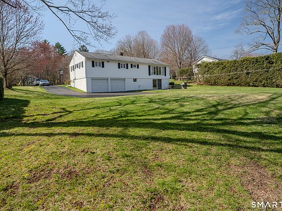 3rd image of 192 Breakneck Hill Road