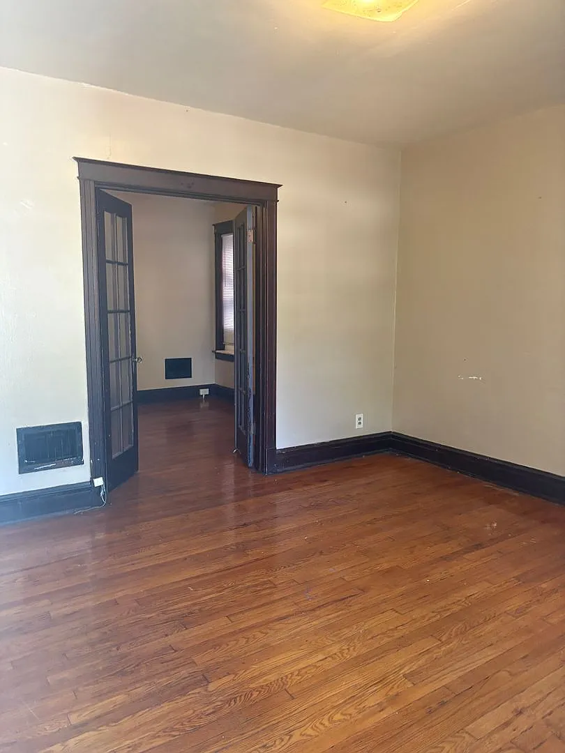 LAN- 5105-07 S Broadway Street — Photo 3