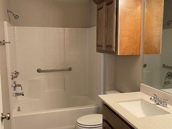 4th image of 567 N Walker Dr #23