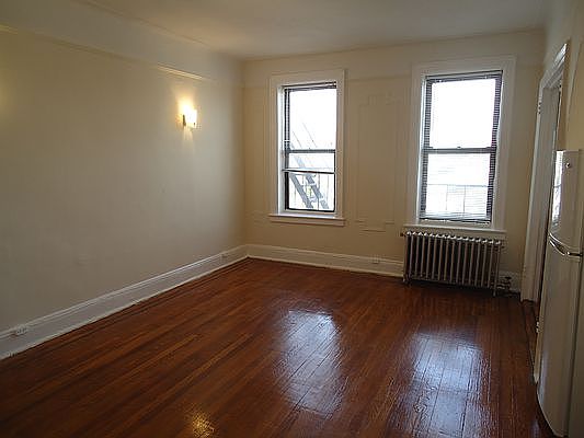 2nd image of 3216 Crescent St #4D