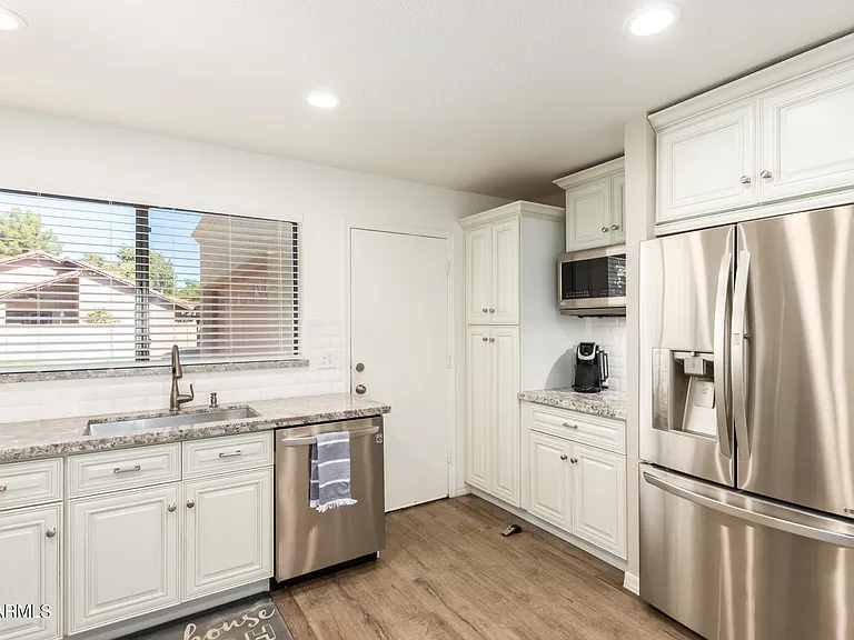 311 E Pinon Way — Photo 13