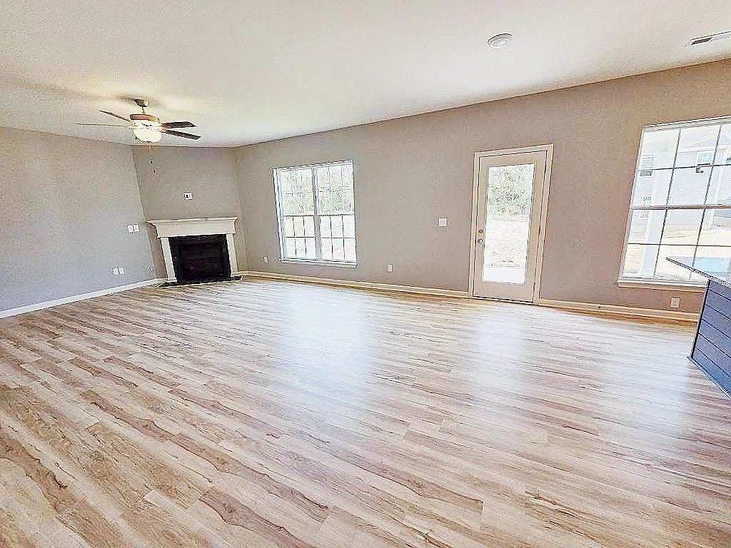 4 bed, 2266 sqft, $2,850 — Photo 3