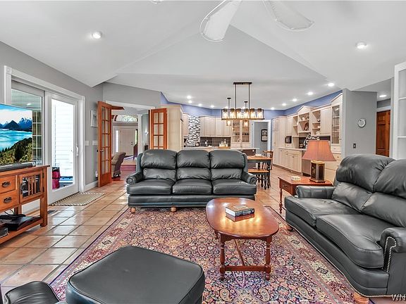 4th image of 25 Lakeridge Dr