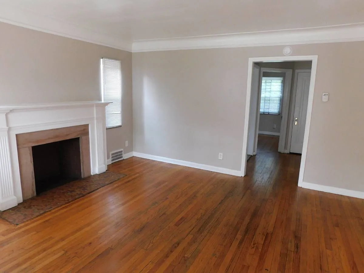 16601 Murray Hill St in Detroit, MI 48235 — Photo 2