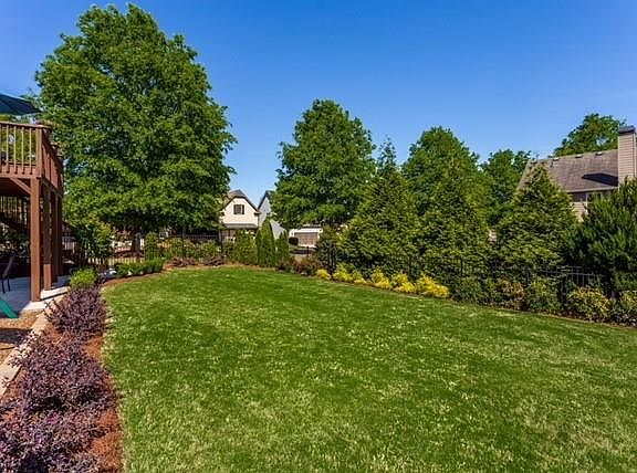 5th image of 201 Fox Pointe Ct
