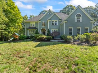 8 Arthurs Ct, Newtown, CT 06470