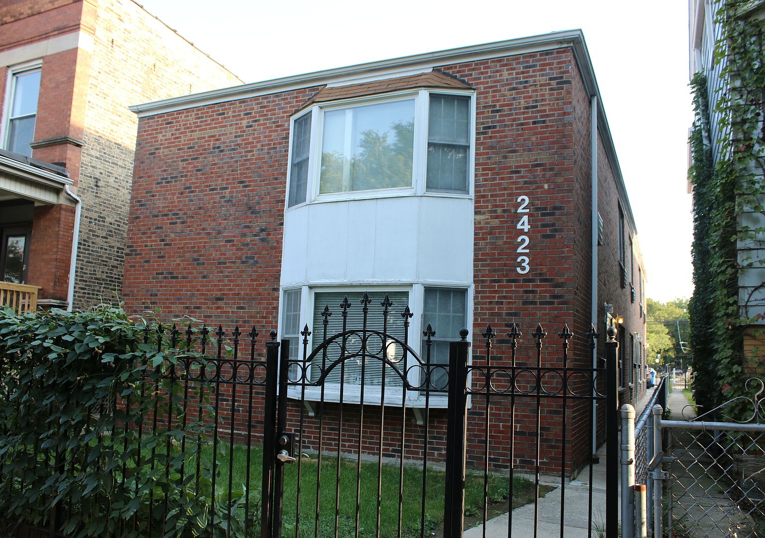 2423 W Gunnison St #5, Chicago, IL 60625 | Zillow