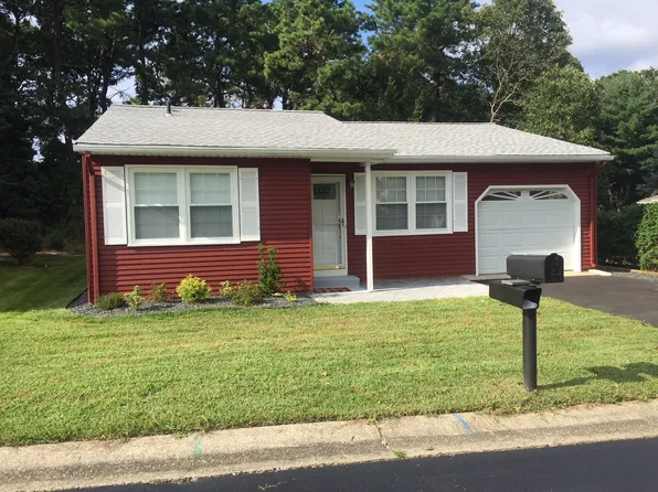 38 Chelsea Dr, Whiting, NJ 08759