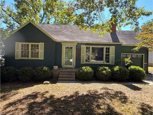 4117 W 53rd Ter, Roeland Park, KS 66205